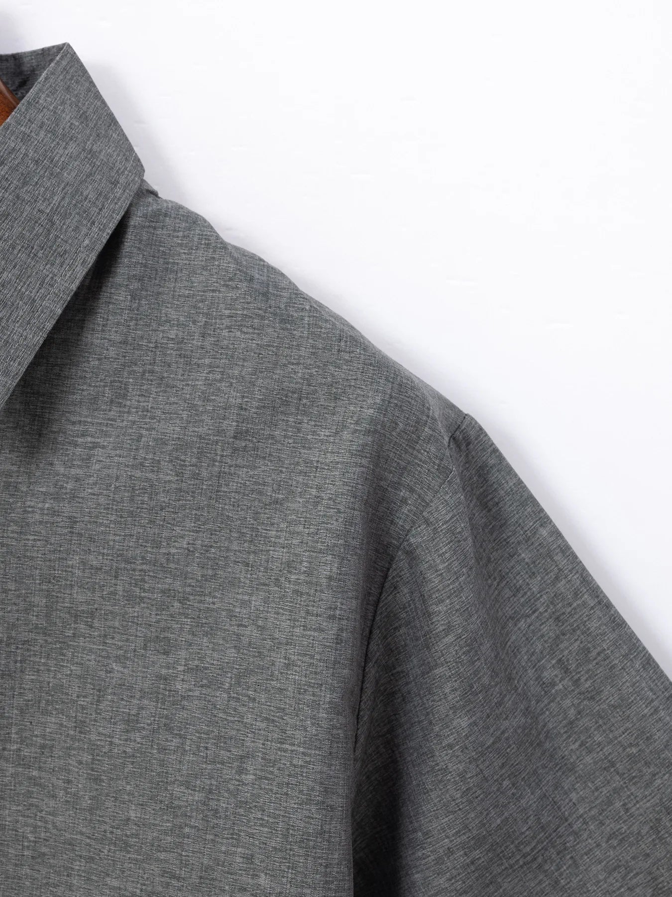 New men's solid color short-sleeved shirt Summer solid color lapel casual beach style cardigan polyester shirt